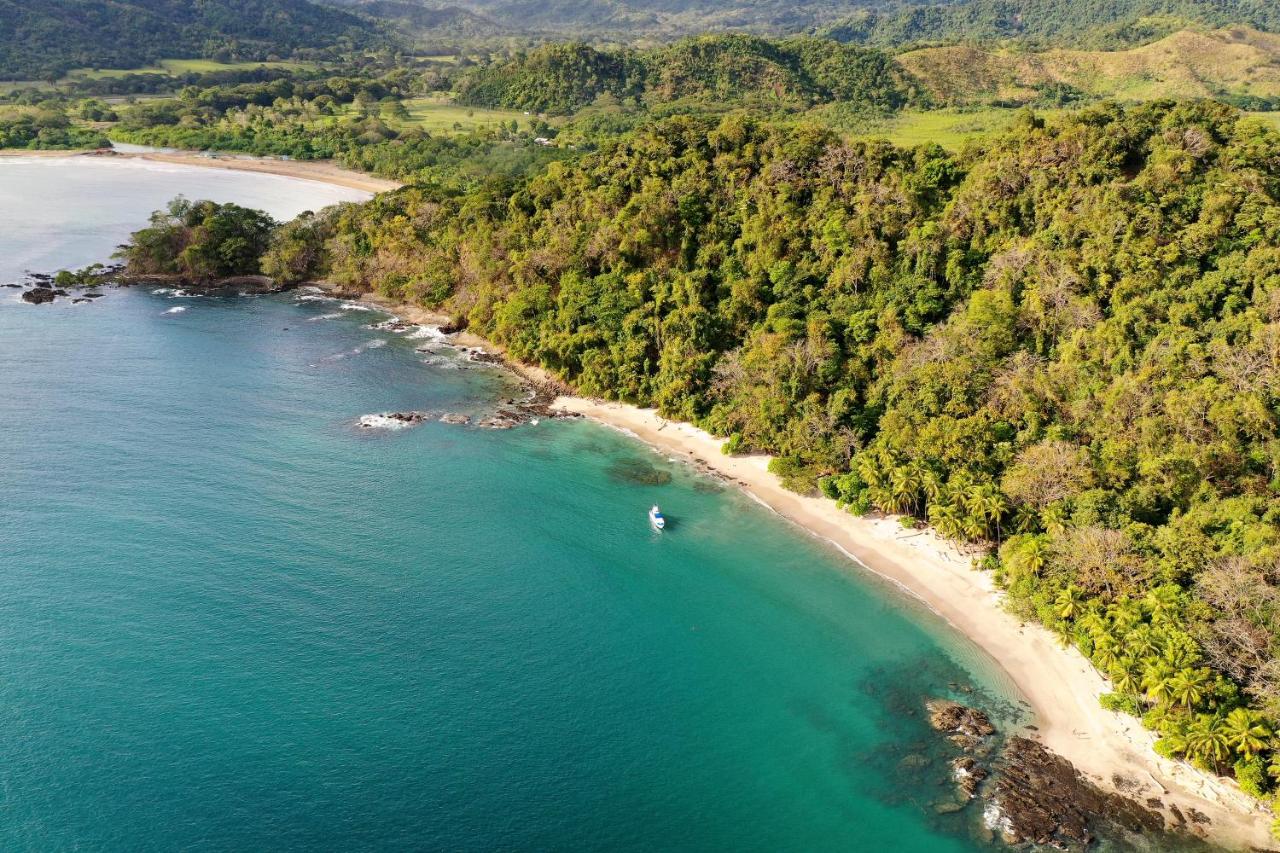 Private speed boats to Tortuga Island.